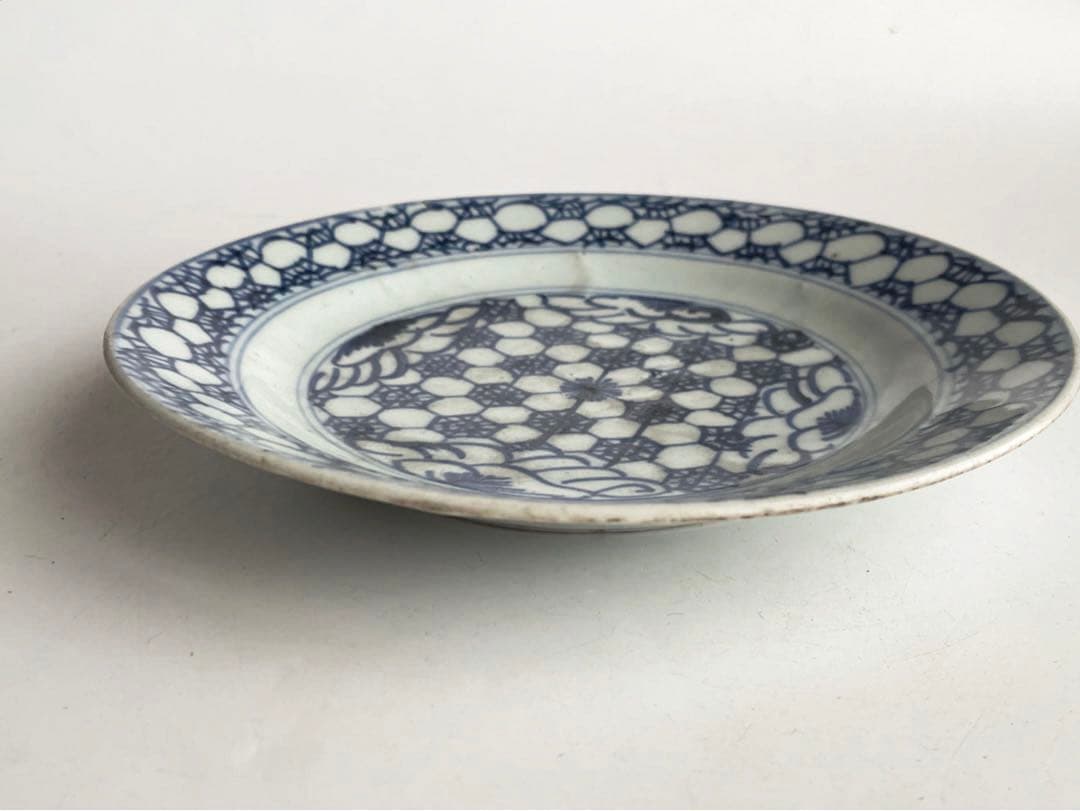 骨董　アンティーク　青花　染付　中国骨董　中国古陶磁　古染付　亀甲花文　丸皿