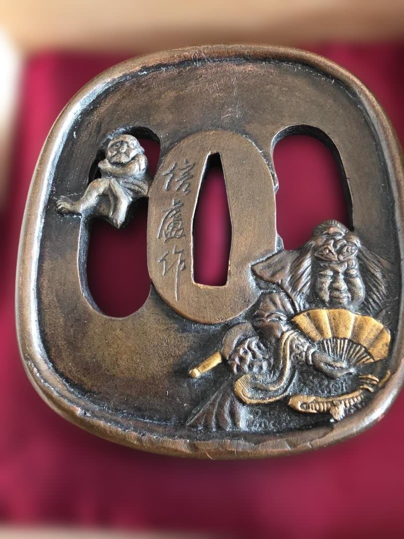 ■ 日本刀の脇差しの鍔