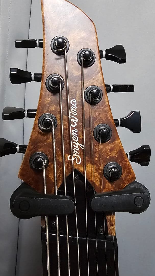 Inyen Vina 8弦ギター　ファンフレット