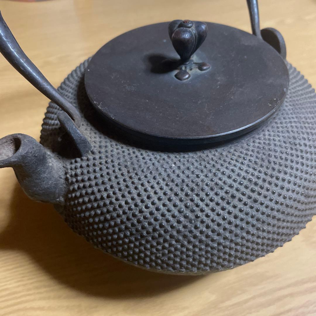 鋳鉄製の凹凸デザイン鉄瓶、急須 まろみアラレ