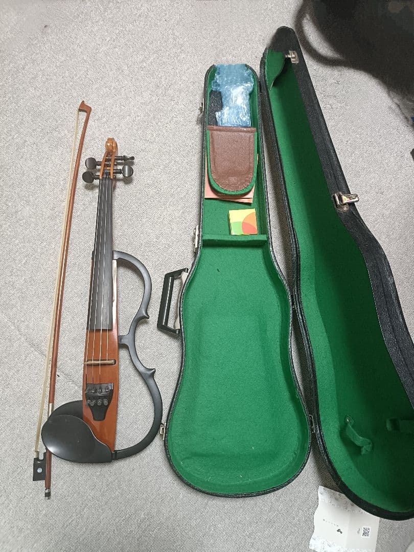 エレキバイオリンと弓、ケース付き