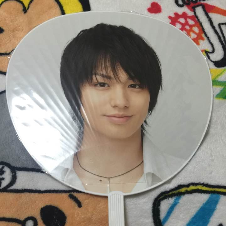 ②伊野尾慧　うちわ  2111円