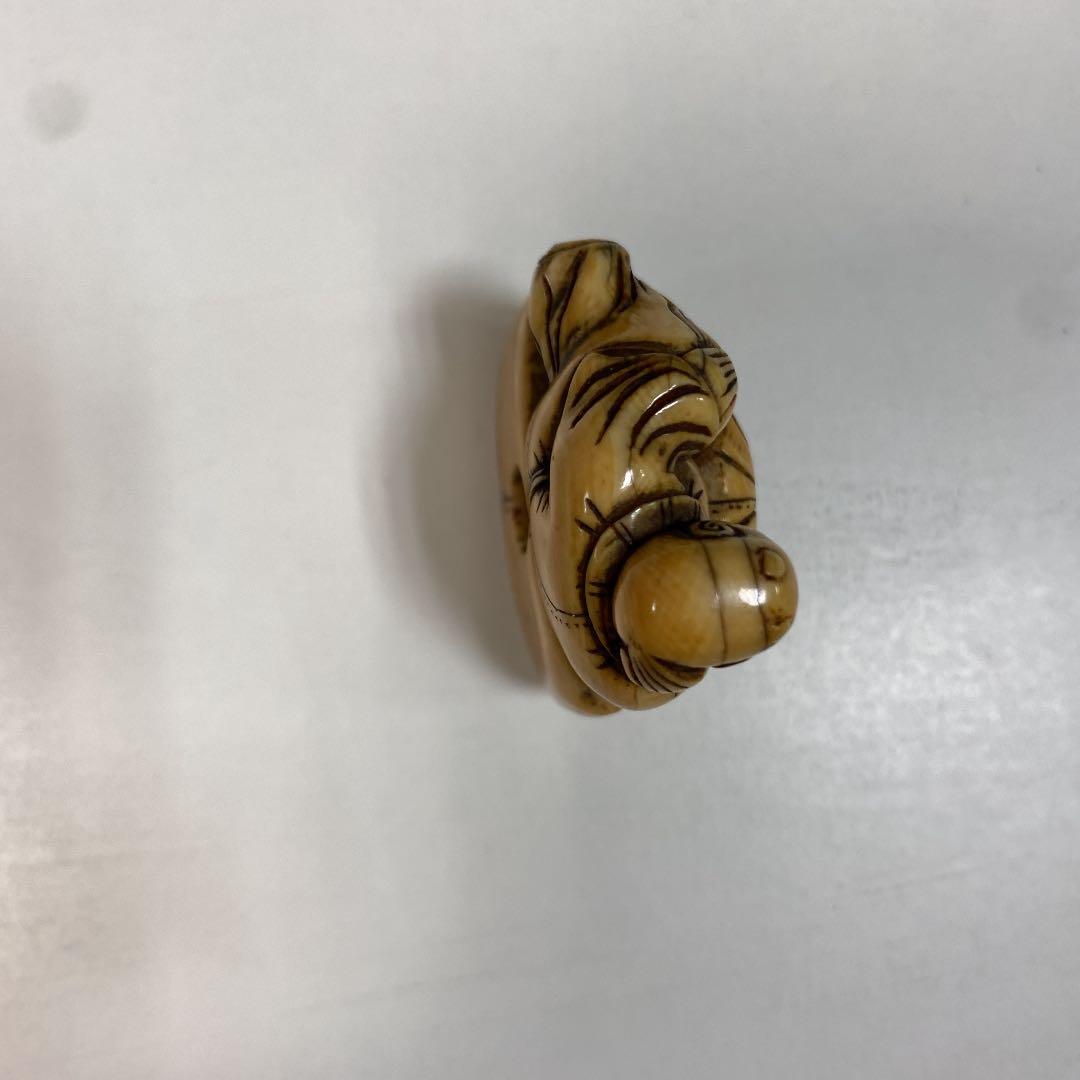 根付　寸法（cm）3.5 X 2.0 X 高4.0