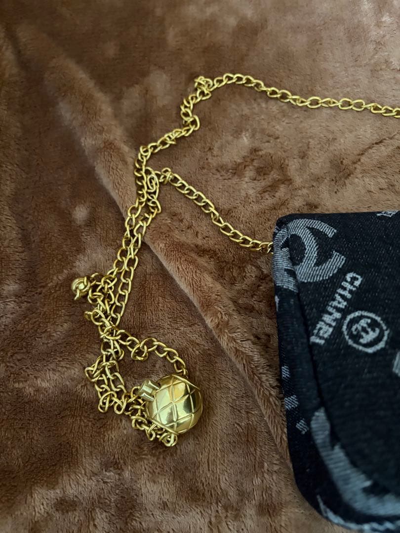 CHANELシャネル ショルダーバッグ チェーンバック　ノベルティ　クロ