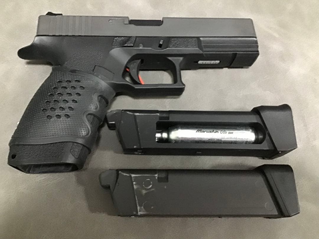 STRIKERNEUN 9 X19 CO2ガスガン　マルイマガジン付き