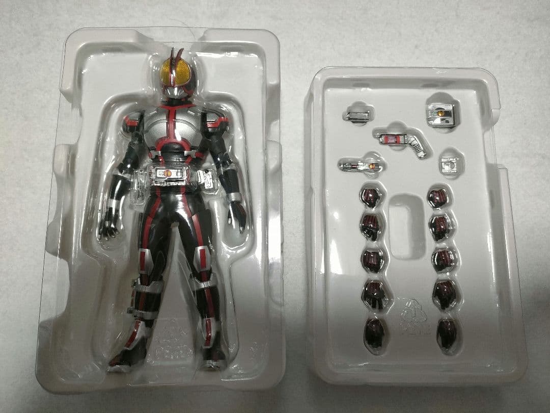 【開封美品】s.h.フィギュアーツ真骨彫 仮面ライダーファイズ おまけ付き
