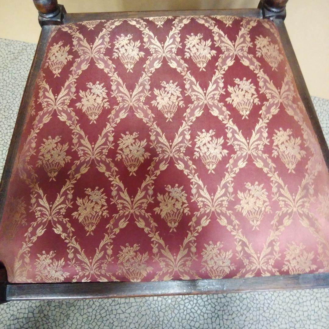 イギリス・アンティーク・アームチェア　(資料館コンデションでは？)