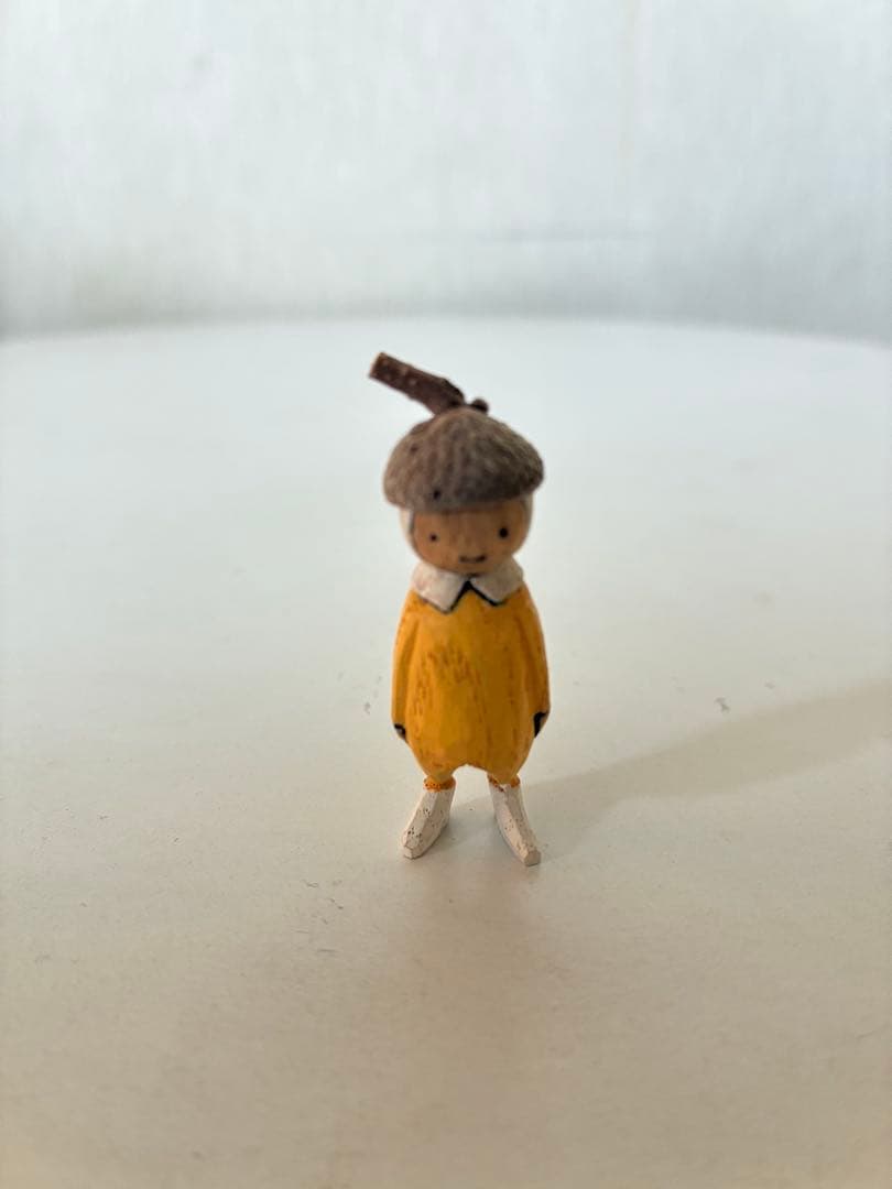 木工くま吉さん　どんぐりの帽子を被った子