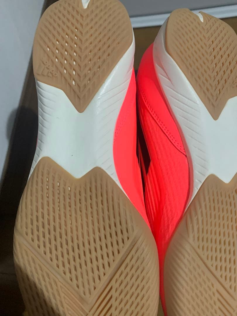 アディダス フットサルシューズ 蛍光ピンク