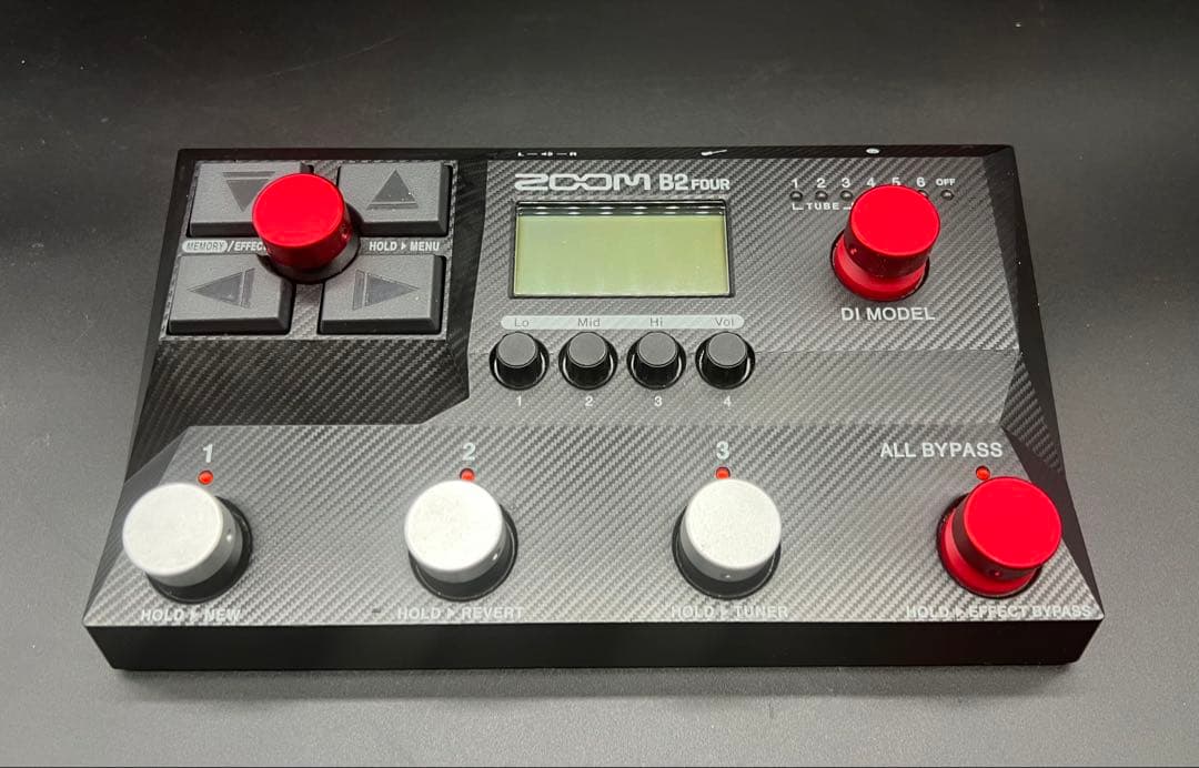 ZOOM B2 FOUR ベースエフェクター　おまけ付き