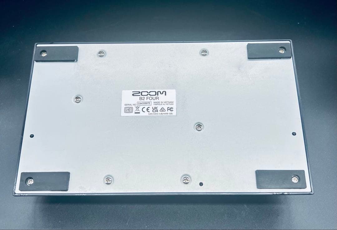 ZOOM B2 FOUR ベースエフェクター　おまけ付き
