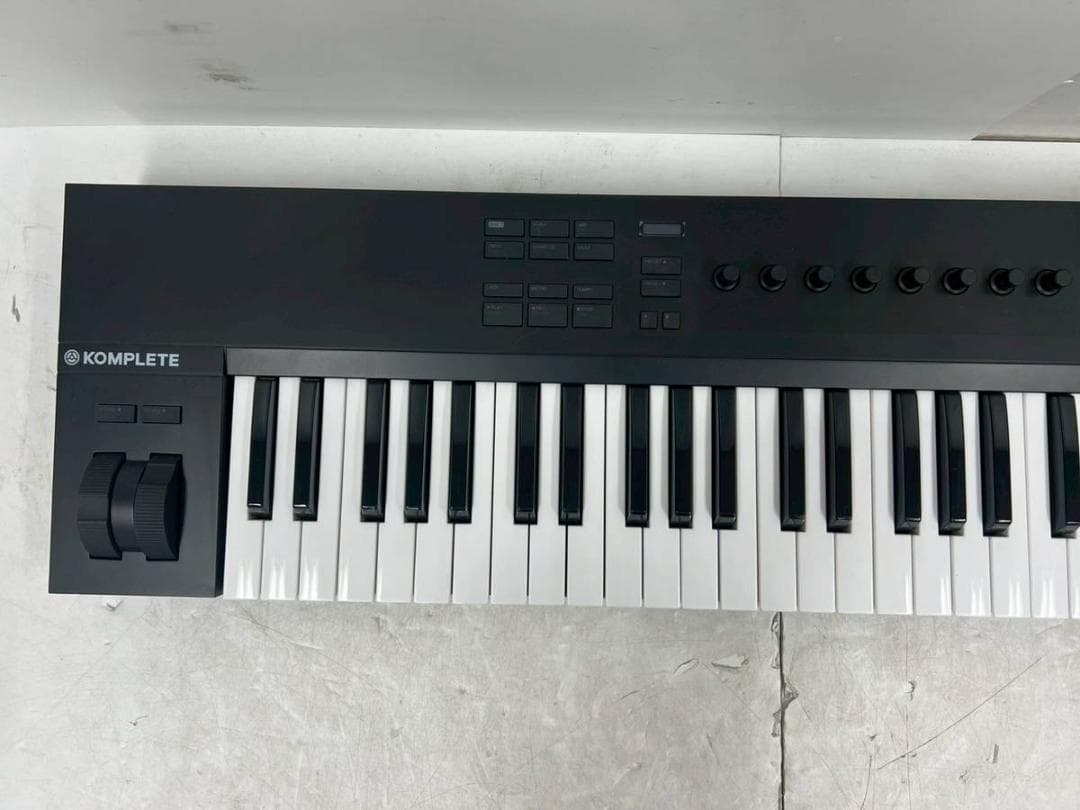 DTM・DAW NATIVE INSTRUMENTS KOMPLETE KONTROL A61