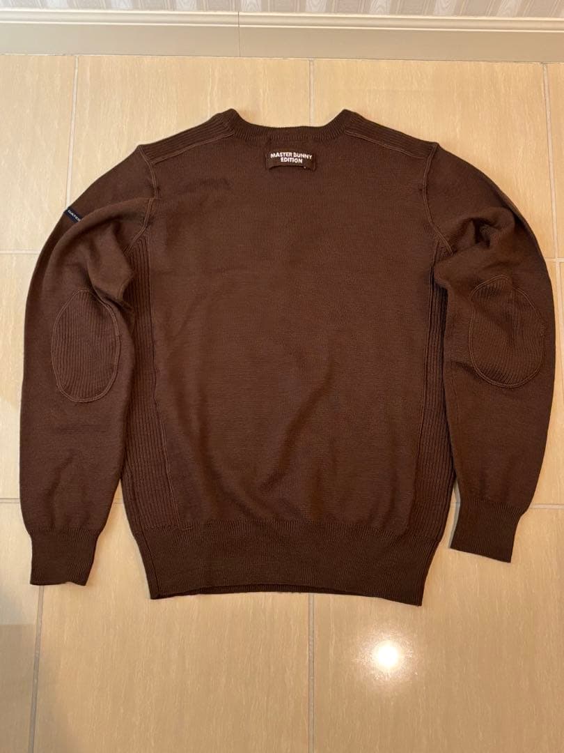 MASTER BUNNY EDITION ブラウンセーター