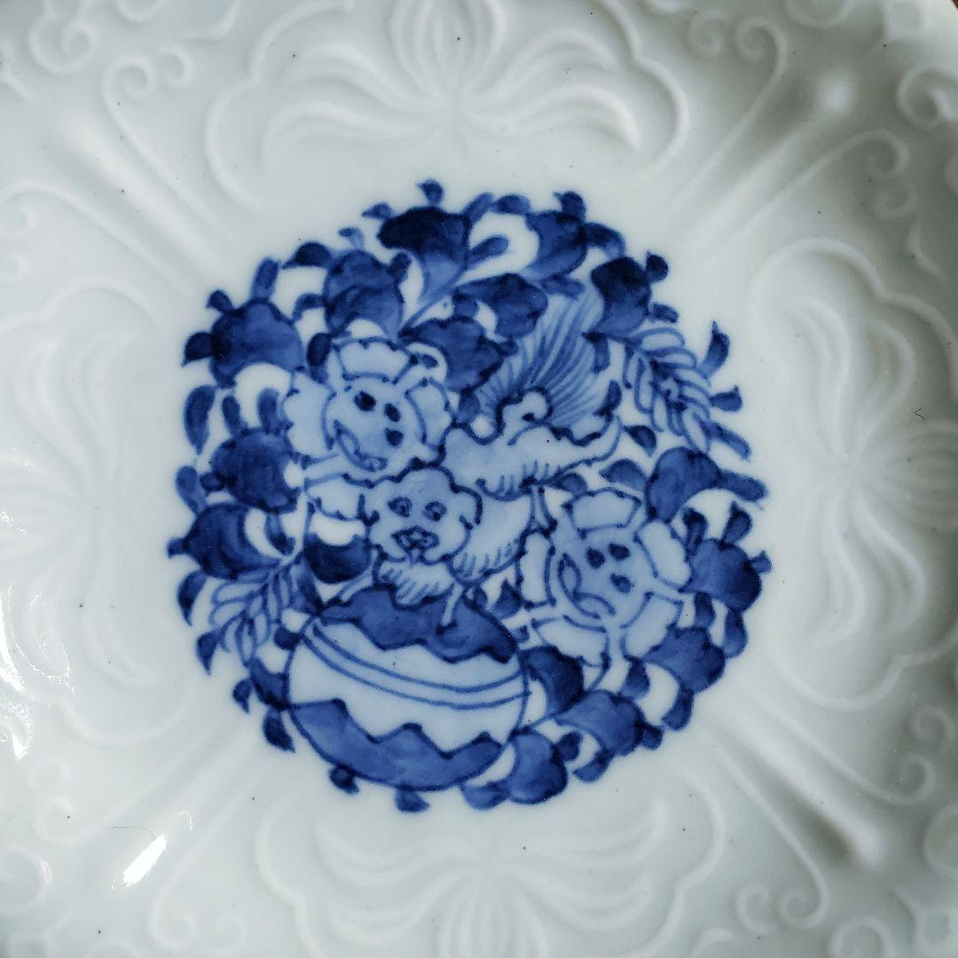 皿　白磁　古伊万里　獅子文様　染付　陽刻縁　牡丹　唐草　明治　大正　ロ号　訳あり