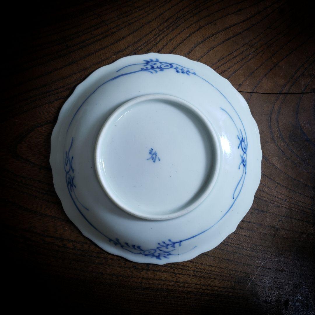 皿　白磁　古伊万里　獅子文様　染付　陽刻縁　牡丹　唐草　明治　大正　ロ号　訳あり