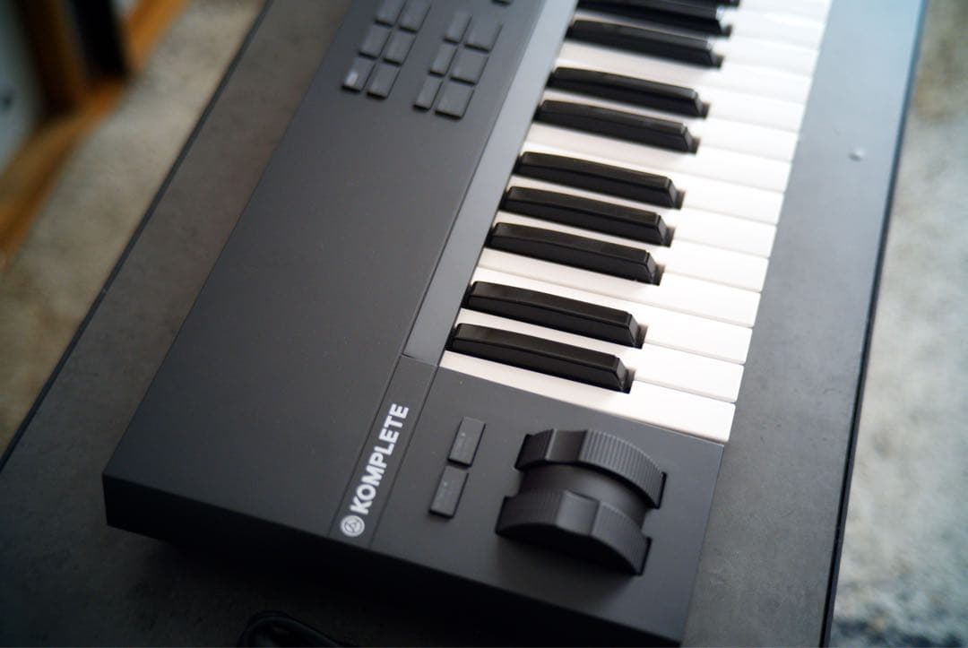 KOMPLETE KONTROL A61 MIDIキーボード未使用