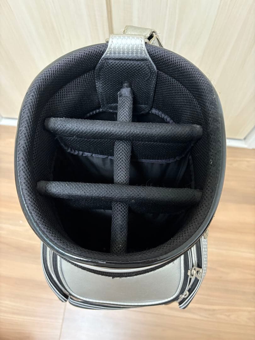 ブリヂストンTOUR B シルバーキャディバッグ