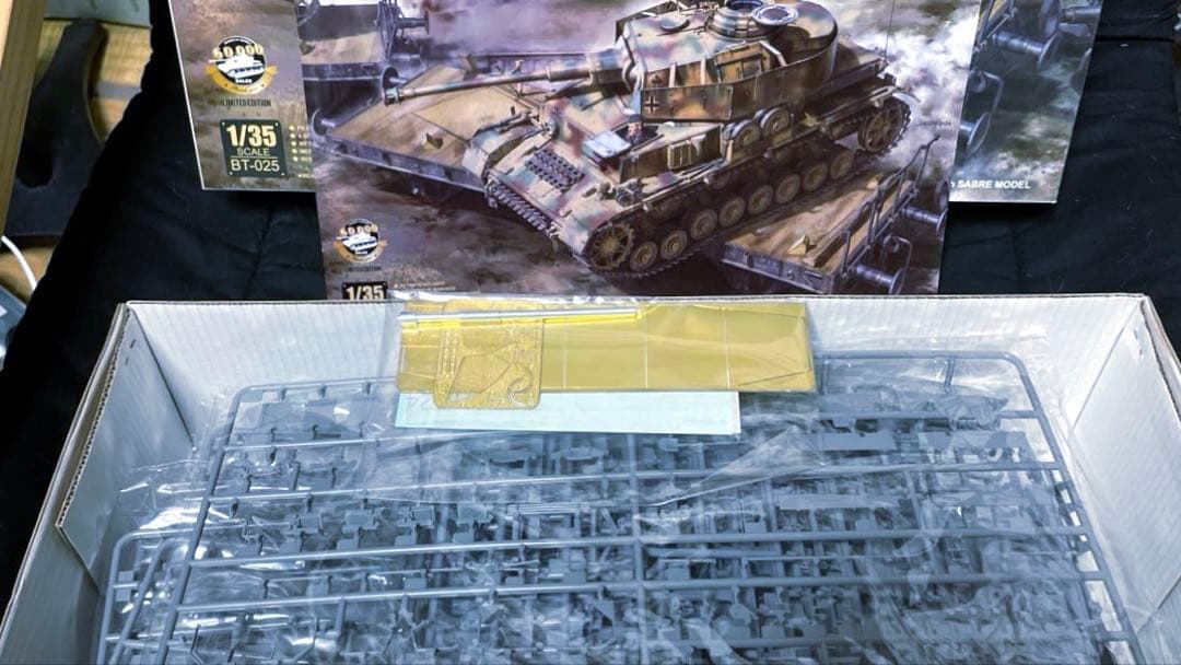 ボーダーモデル製の1/35ドイツIV号戦車と鉄道平貨車セット