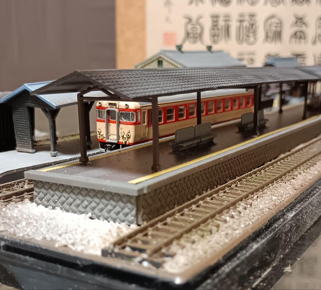 Nゲージ鉄道模型セット 駅舎・車両付き