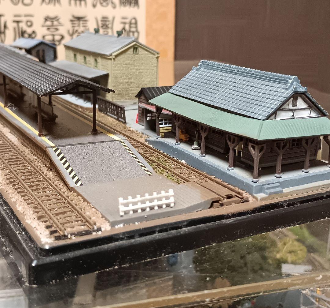 Nゲージ鉄道模型セット 駅舎・車両付き