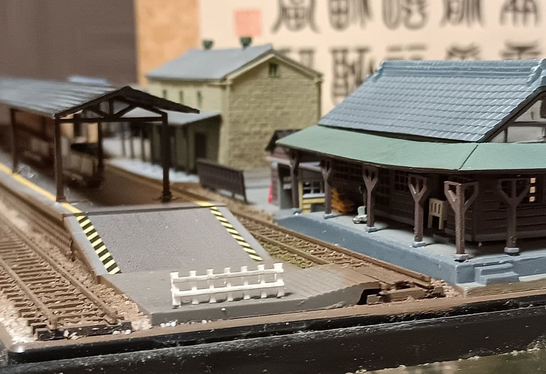 Nゲージ鉄道模型セット 駅舎・車両付き