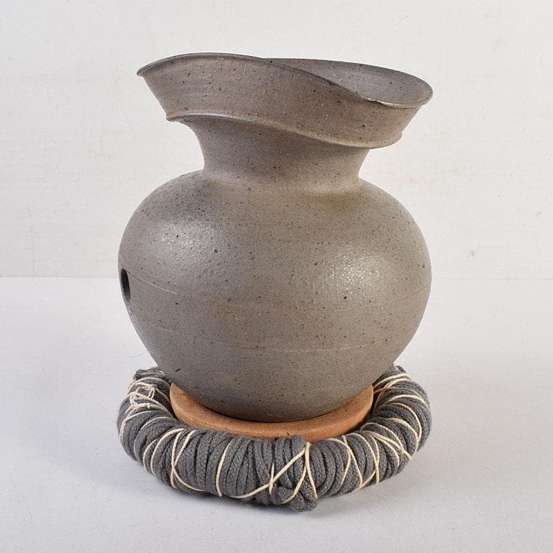 珠洲焼　有孔広口小壷　台座付　合わせ箱　C　R8830H