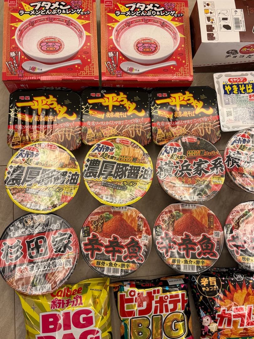 【匿名.早期発送】カップ麺 お菓子 ぶためんのどんぶり