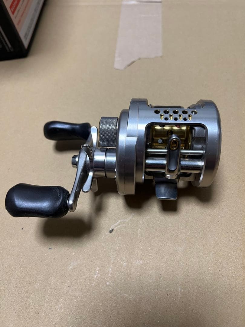 う*読様 SHIMANO CALCUTTA CONQUEST 100DC