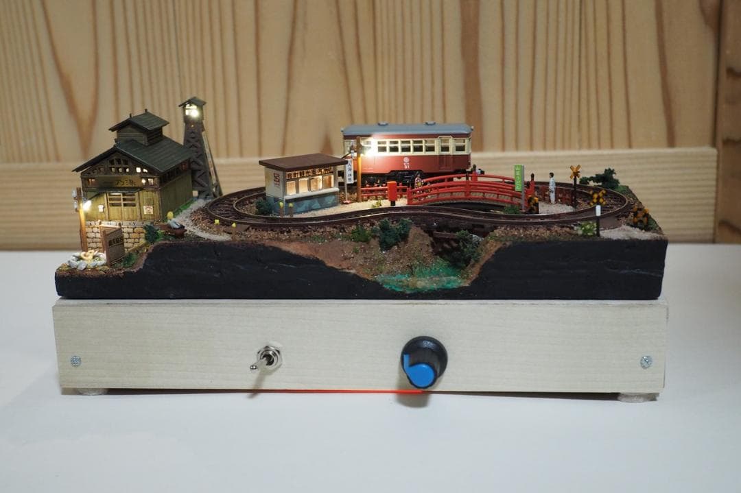 【鉄道模型】ミニジオラマ「温泉街」動力車・照明付き ハンドメイド