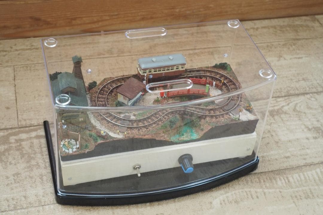 【鉄道模型】ミニジオラマ「温泉街」動力車・照明付き ハンドメイド