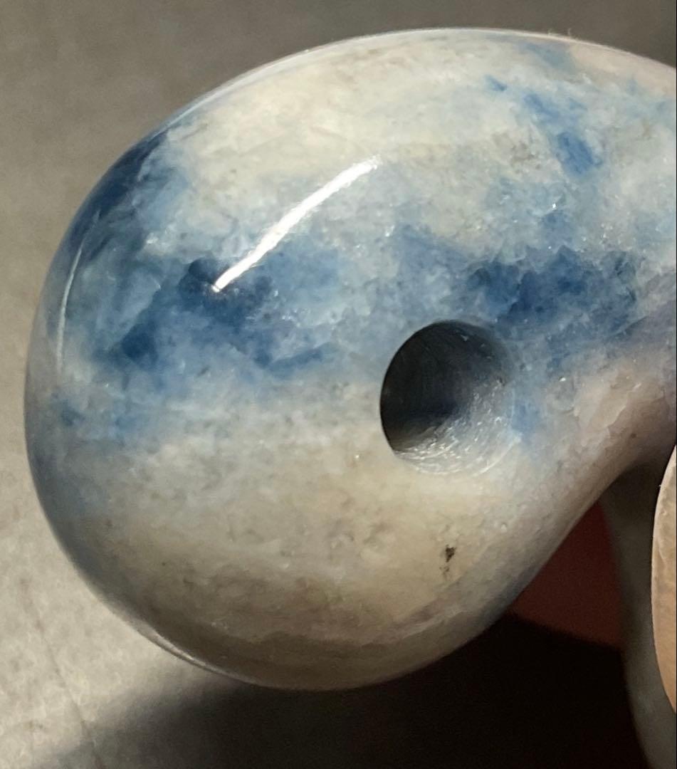 ［濃い青色　高透過］入りコン沢翡翠勾玉14g 糸魚川　ヒスイ　ひすい