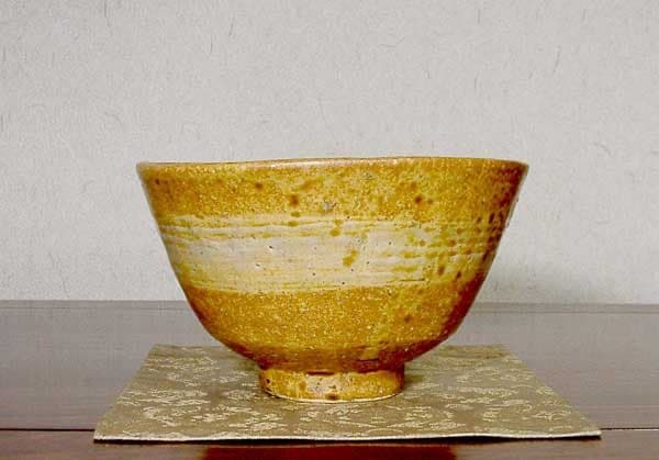 不明　伊羅保刷毛目　茶碗　在銘「玉」無傷　箱無。