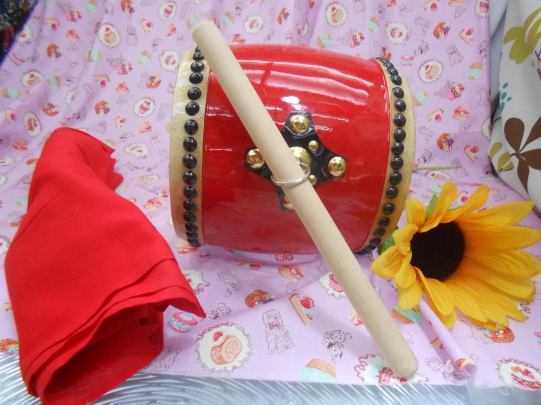 新品未使用(送料無料)14.980円　小太鼓18cm赤いサージ/モス布撥付き