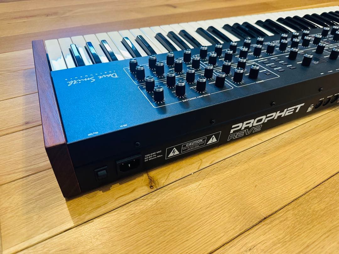 Dave Smith Instruments PROPHET REV2 8ボイス