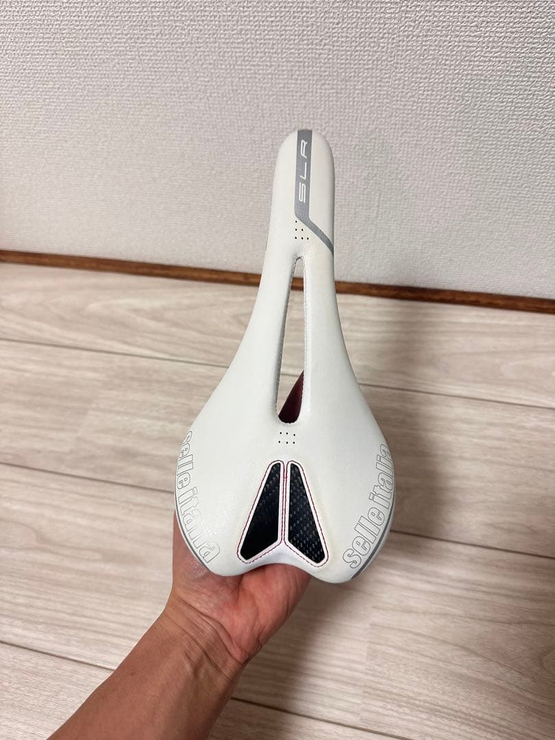 Selle Italia SLR Carbon サドル 142mm