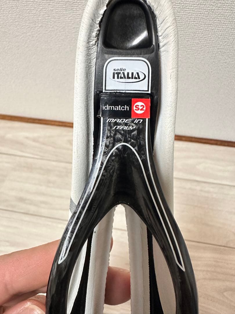 Selle Italia SLR Carbon サドル 142mm