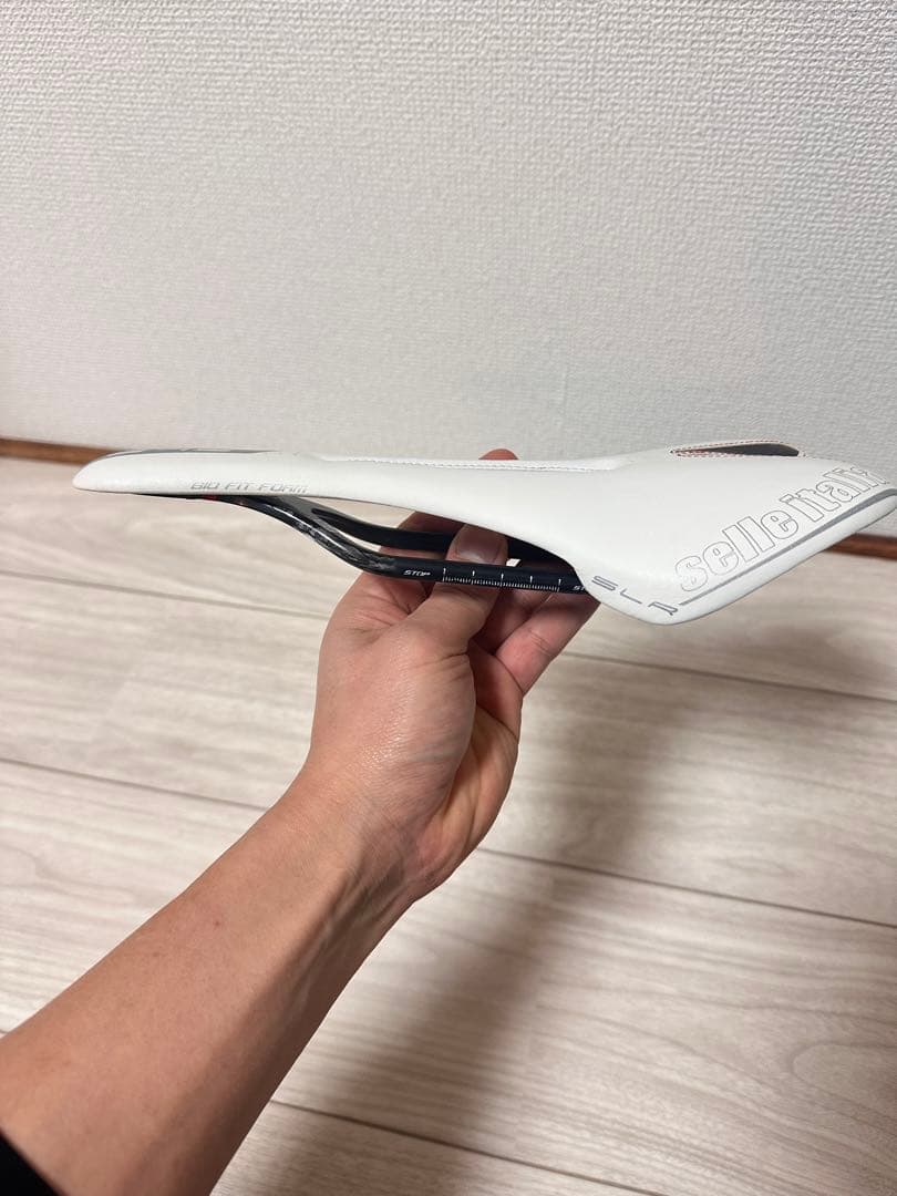 Selle Italia SLR Carbon サドル 142mm