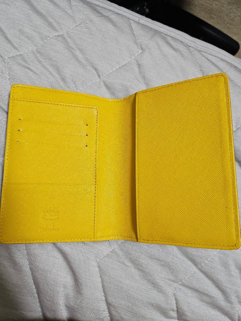 MCM ラビット プリント パスポート財布