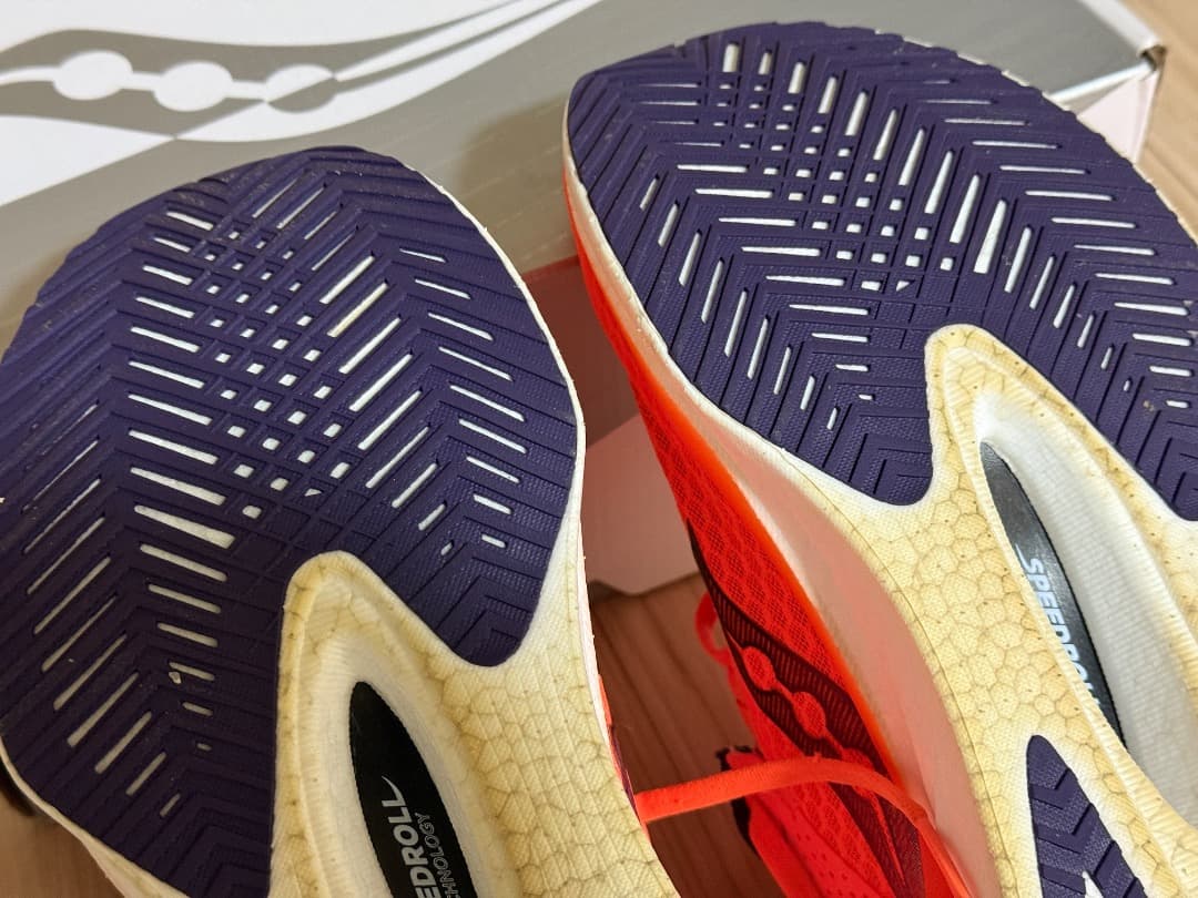 サッカニー　エンドルフィンプロ 4 25.5cm