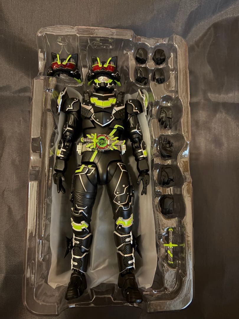 フィギュアーツ　仮面ライダータイクーン　ブジンソード　※パーツ接着有り