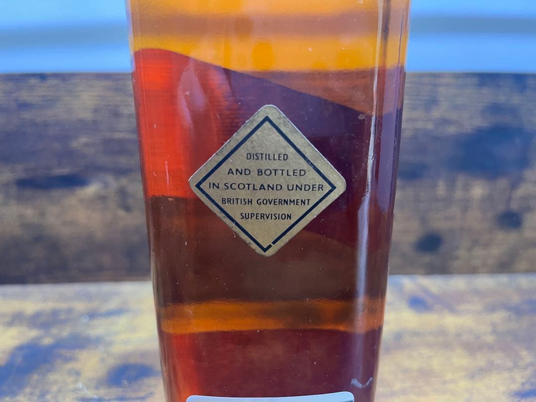 ジョニーウォーカー ブラックラベル 金キャップ 白紋章 化粧箱付き　特級　082