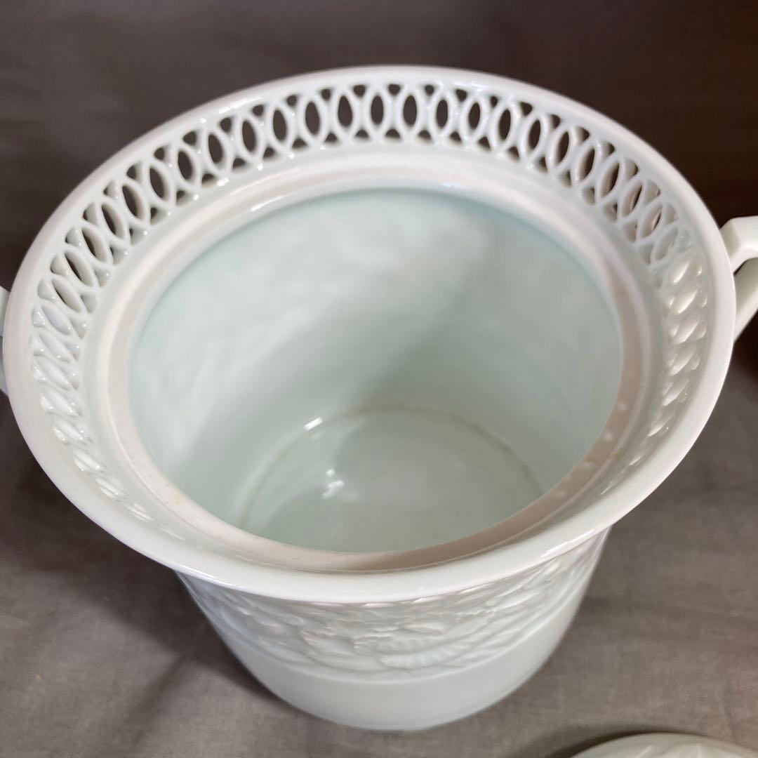 【樋渡陶六】伝統工芸会　重要無形文化財　樋渡陶六作　青白磁彫獅子牡丹唐草文　香炉