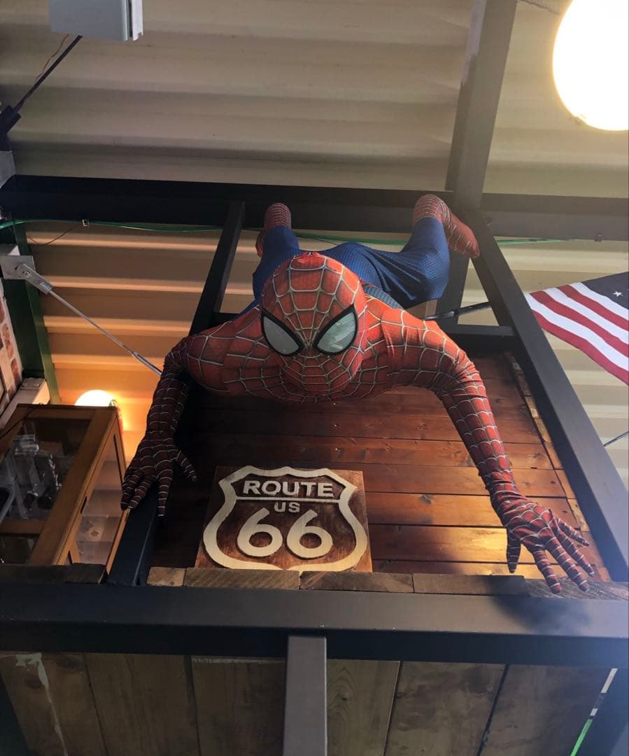 等身大スパイダーマン　インスタ映え　モテモテ