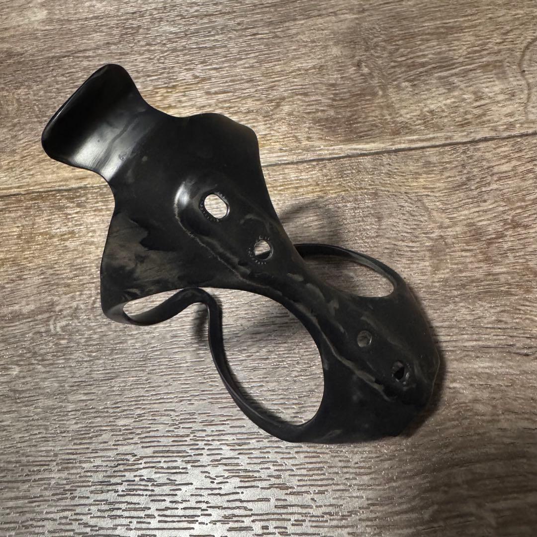 アランデル マンディブル カーボン ボトル ケージ CANYON