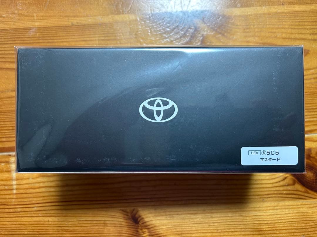 トヨタ CROWN SPORT イエロー ミニカー　サンプル品