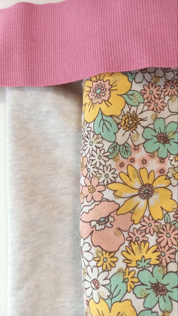 ハンドメイド　犬の花柄の服