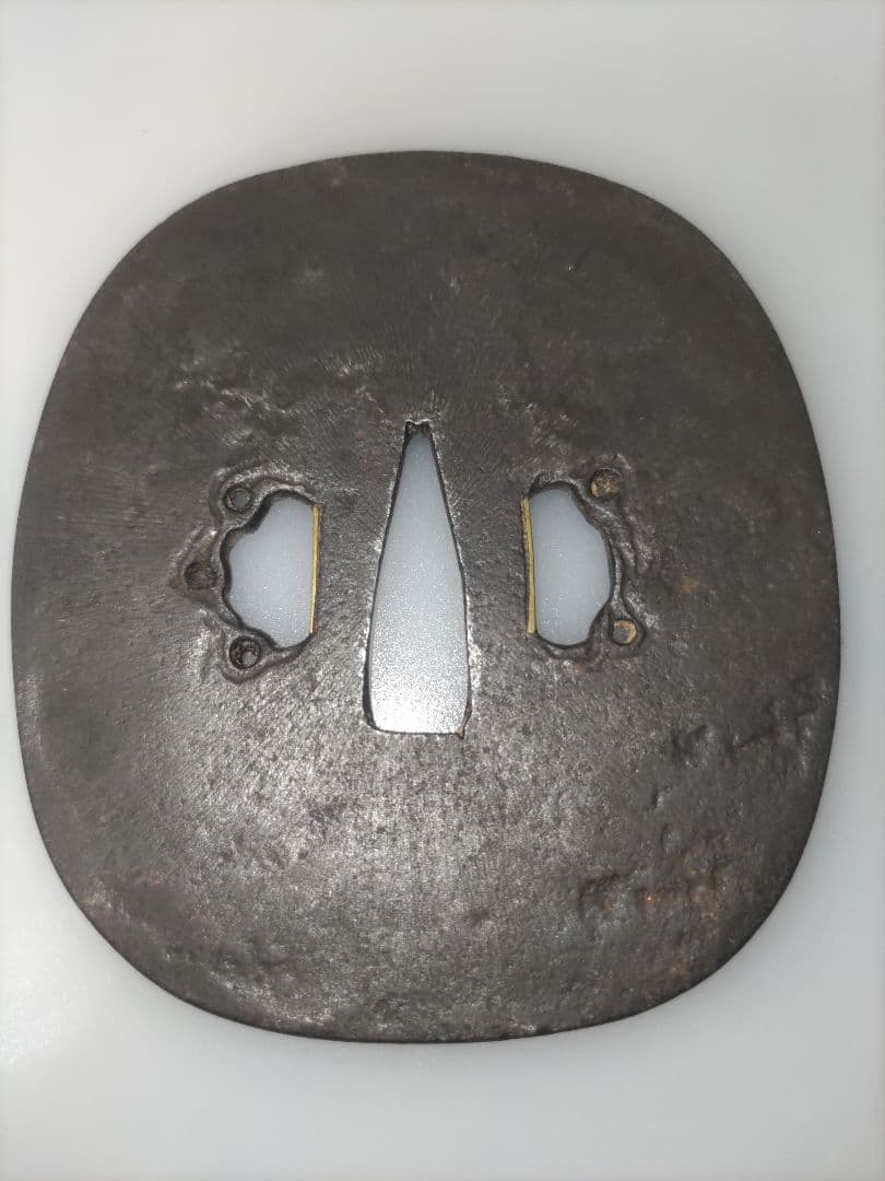 鉄鍔　山吉兵のがえろめ鍔