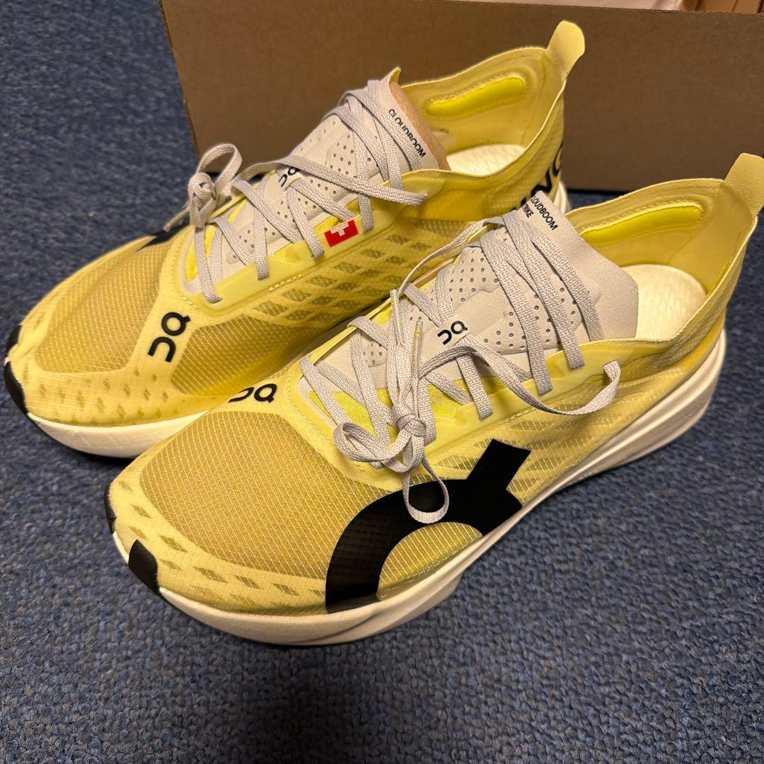 ON Cloudboom Strike 26.0センチ