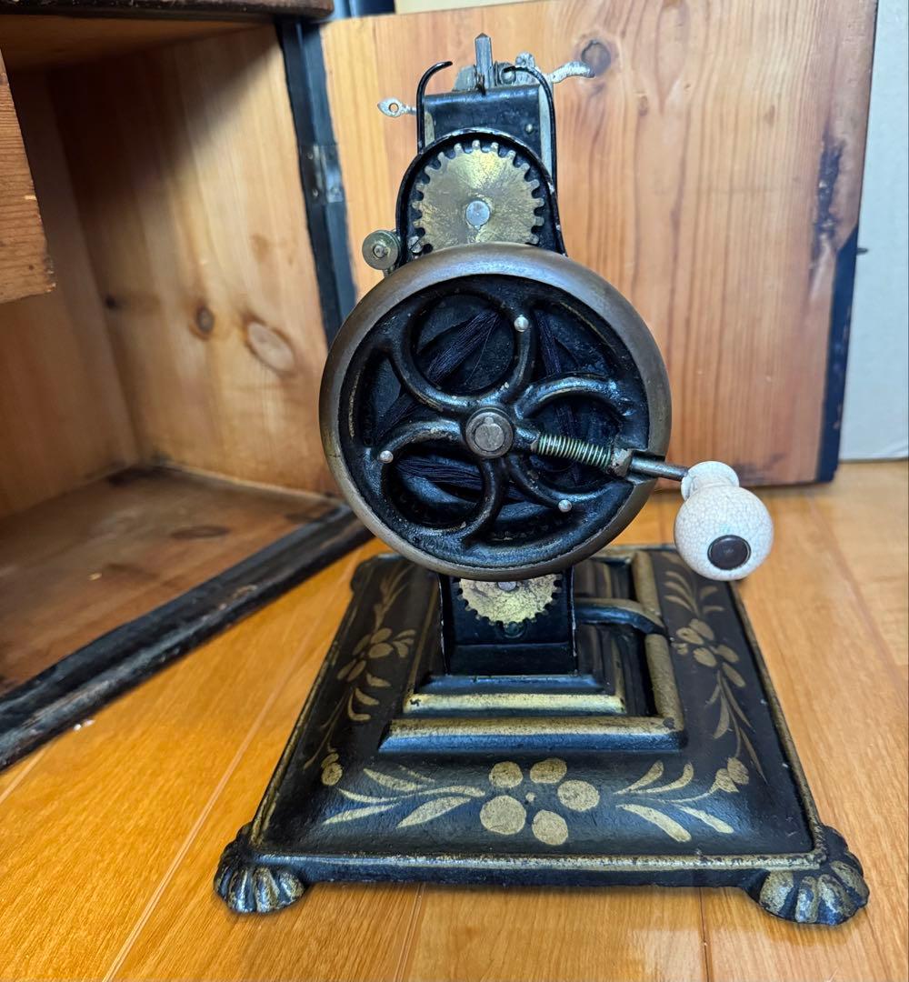 t*c様 ヴィンテージ ミシン 装飾的花模様