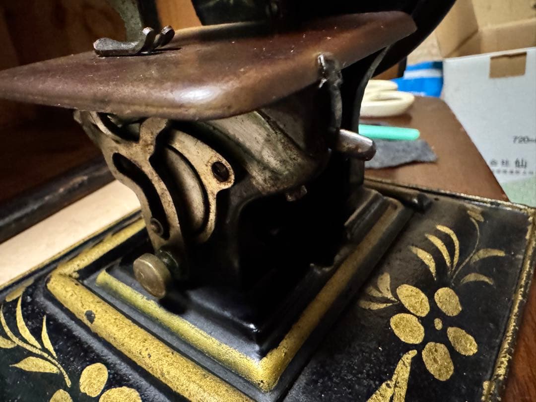 t*c様 ヴィンテージ ミシン 装飾的花模様